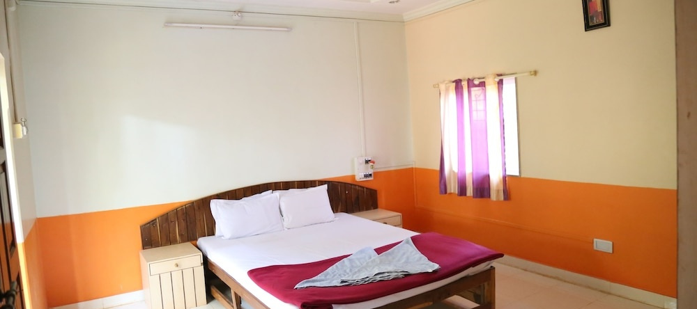 Darya sarang resort & Beer shopee, Ganpatipule — photo 1