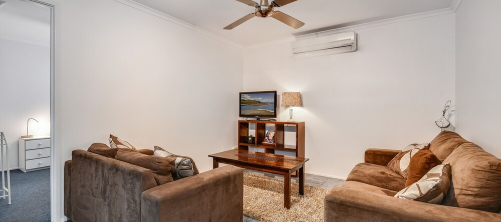 Maroochydore Family Home plus pool, Maroochydore — photo 1