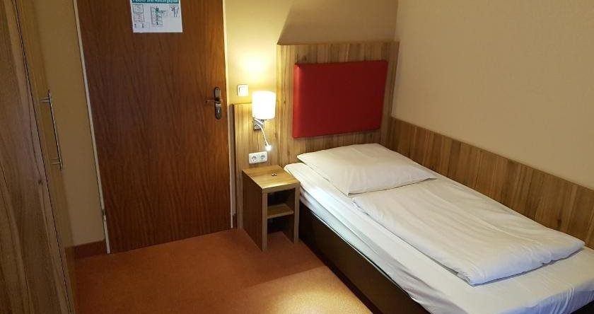 Hotel und Gasthof 'Zur Brezel', 阿尔策瑙 — 照片 1
