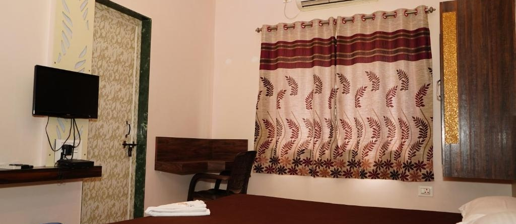 Yuvraj Lodge, Османабад — фото 1