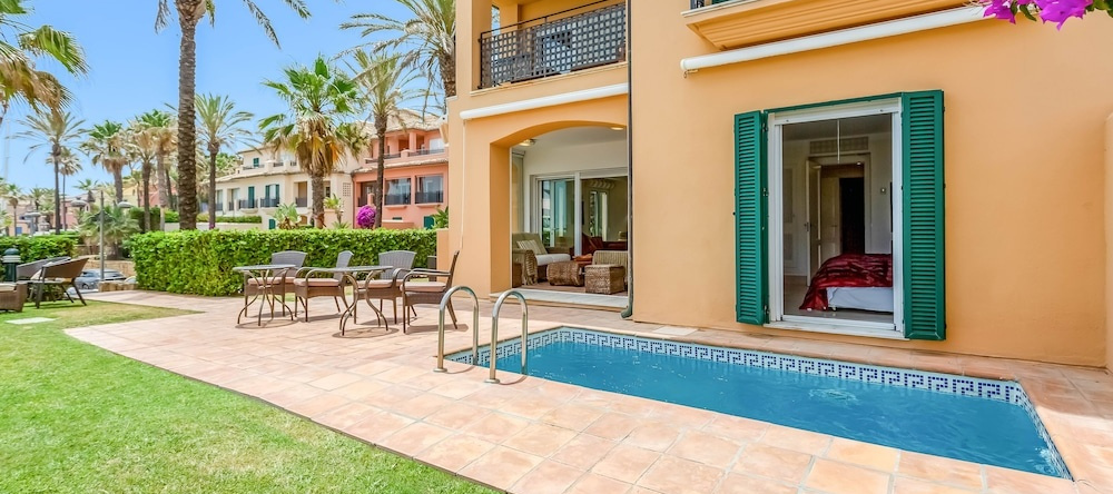 Yolo Spaces – Sotogrande Marina  Boutique Apartment, Сан-Роке — фото 1
