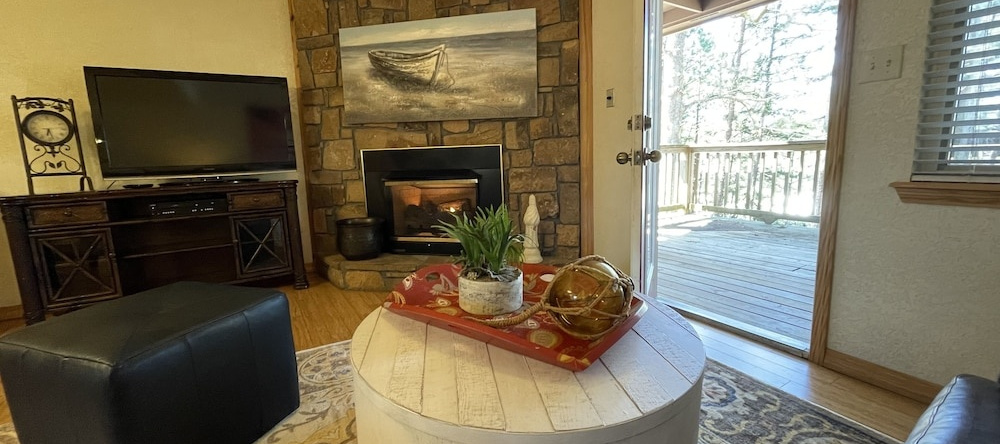 Mountain Harbor two bedroom Lodge cottage by RedAwning, 艾达山 — 照片 1