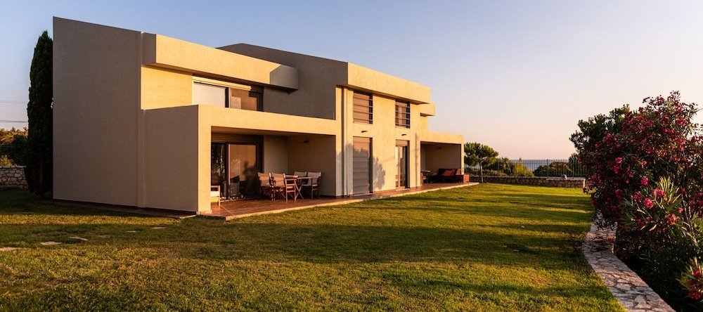 Villa Idyle-Luxury Beachfront Property, Романос — фото 1