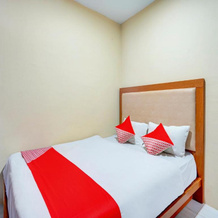 OYO 3710 Izzi Hotel, Paciran — photo 3