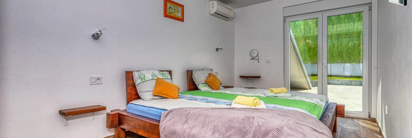 Leon's Holiday Homes Villa 3, Valbonasa — photo 1