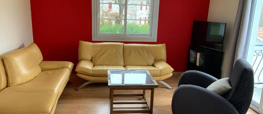 Latresne, Villa Lamothe, 3 chambres au calme au bord de la piste cyclable, 拉特雷讷 — 照片 1