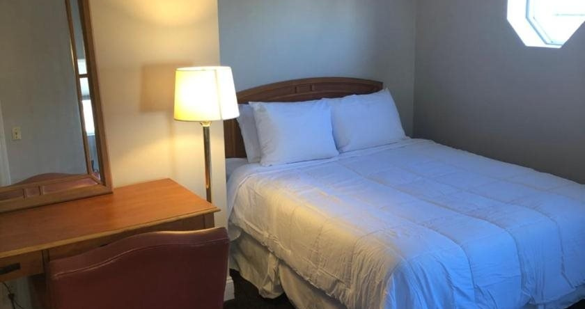 Rally Point Inn And Pub, Foxboro — photo 1