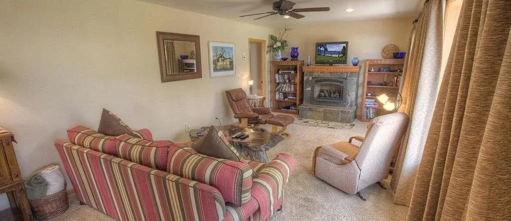 South Lake Tahoe - 4 BR Home Pet Friendly Lakefront - LTA 8044, 南太浩湖 — 照片 1