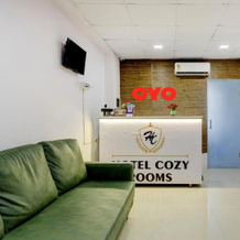OYO Flagship 70173 Hotel Cozy Rooms, 苏拉特 — 照片 2