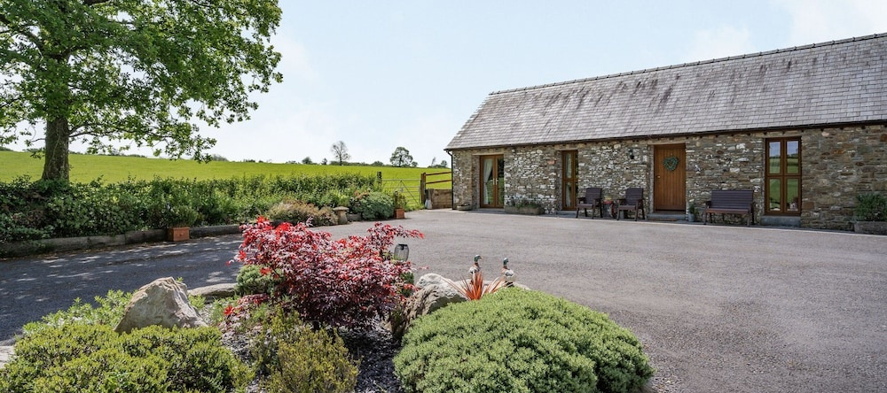 Ysgubor Hir, Llanedy — photo 1