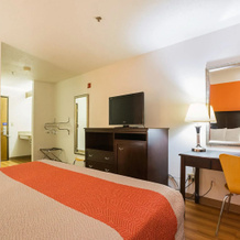 Baymont Inn & Suites Waterloo, Waterloo — photo 5