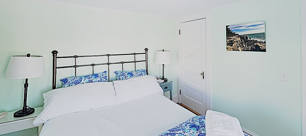 New Listing! Waterfront W/ Ocean Views 3 Bedroom Home, 普罗спект港 — 照片 1