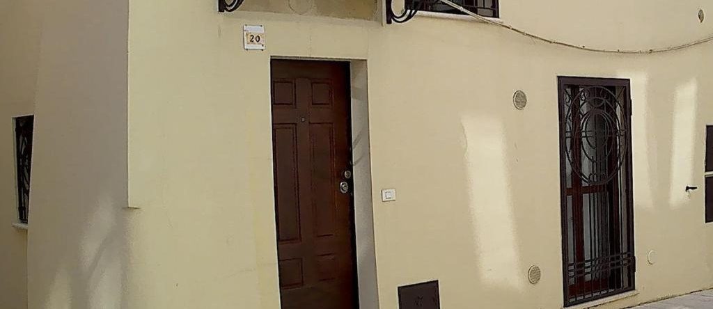 Monolocale quartiere medievale, 奥尔托纳 — 照片 1
