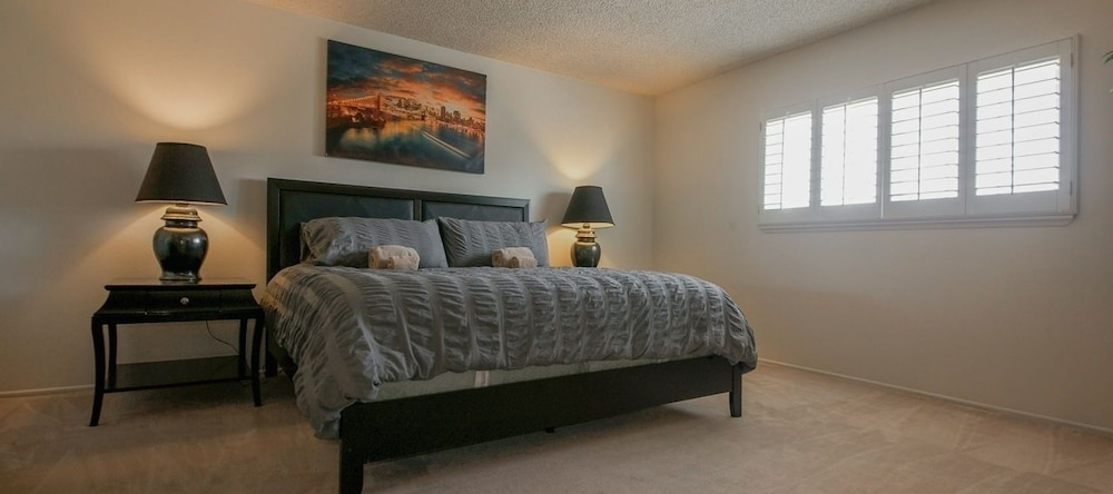Luxurious 5BR near Las Vegas Strip, Paradise — photo 1
