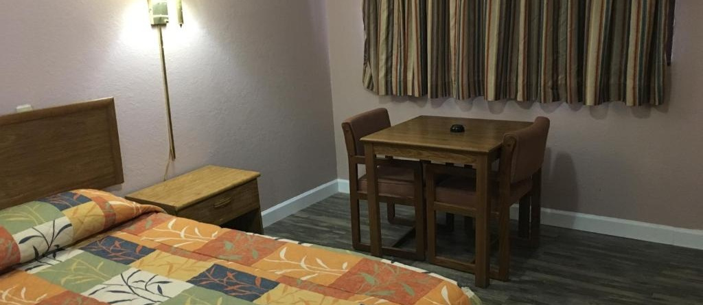 Finn's 66 Motel, St. James — photo 1