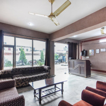 OYO 47040 Vibes Hotel, 努尔布尔 — 照片 2