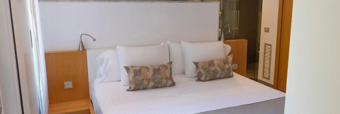 Hotel NM Suites by Escampa Hotels, 卡斯特尔-普拉特哈达罗 — 照片 1