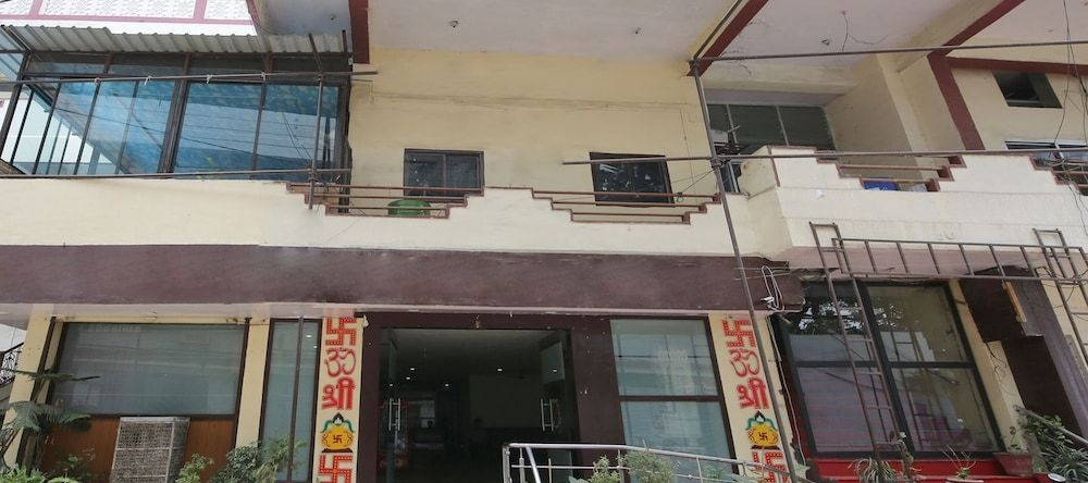 Spot on 44921 Hotel Satkar, 钦德瓦拉 — 照片 1