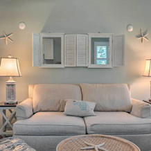 Cozy Crystal Beach Cottage: Walk to Shoreline, Crystal Beach — photo 3