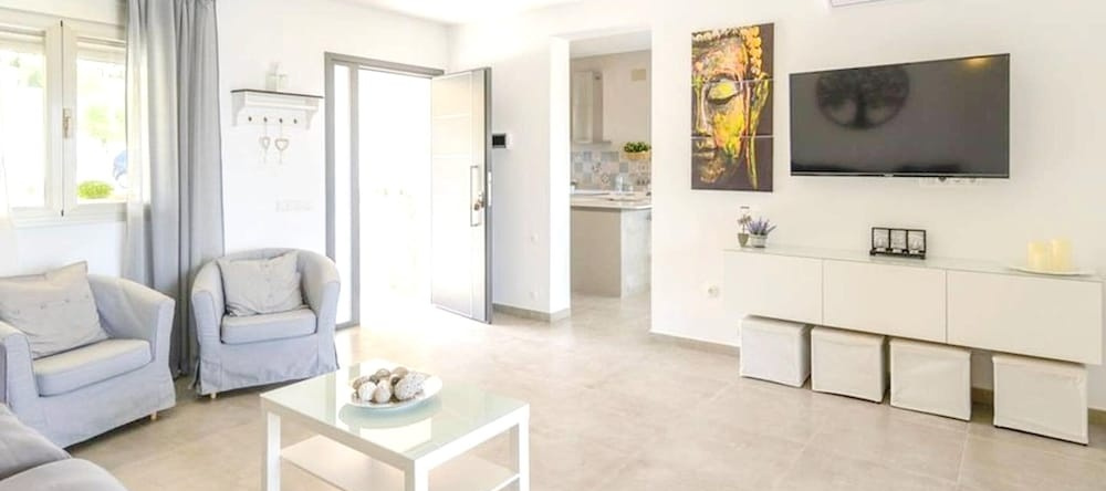 Villa With 3 Bedrooms in El Gastor, With Wonderful Lake View, Private Pool, Enclosed Garden, 埃尔加斯托尔 — 照片 1