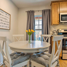 Walk To Dining: Saluda Main Street Retreat!, Салуда — фото 3