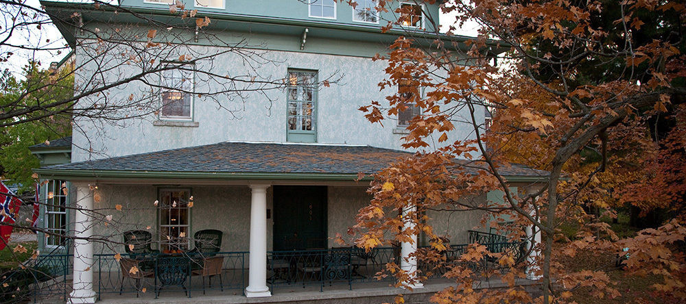 Dug Road Inn, Decorah — photo 1