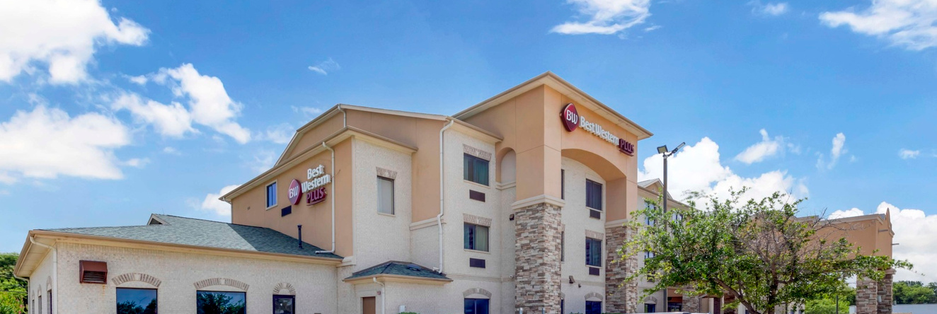 Best Western Plus Burleson Inn & Suites, 贝尔莱松 — 照片 1