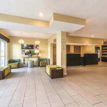 La Quinta Inn & Suites by Wyndham Collinsville - St. Louis, Collinsville — photo 2