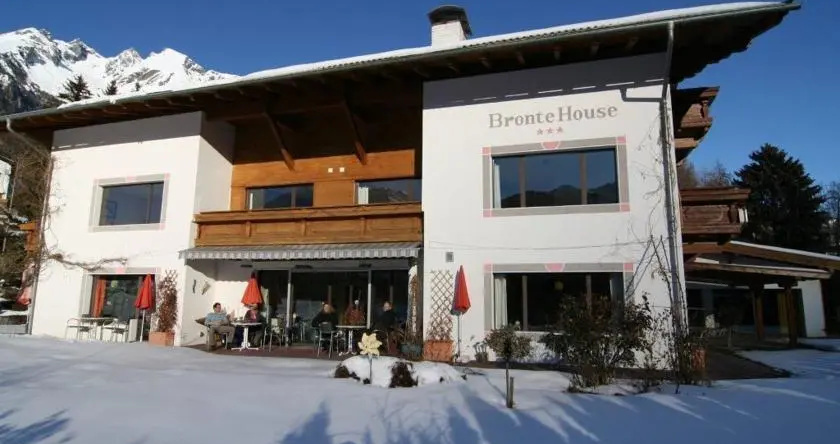 Bronte House, 阿斯林 — 照片 1