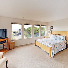 5870 Cloverdale - 4 Br Home, Tierra Del Mar — photo 3