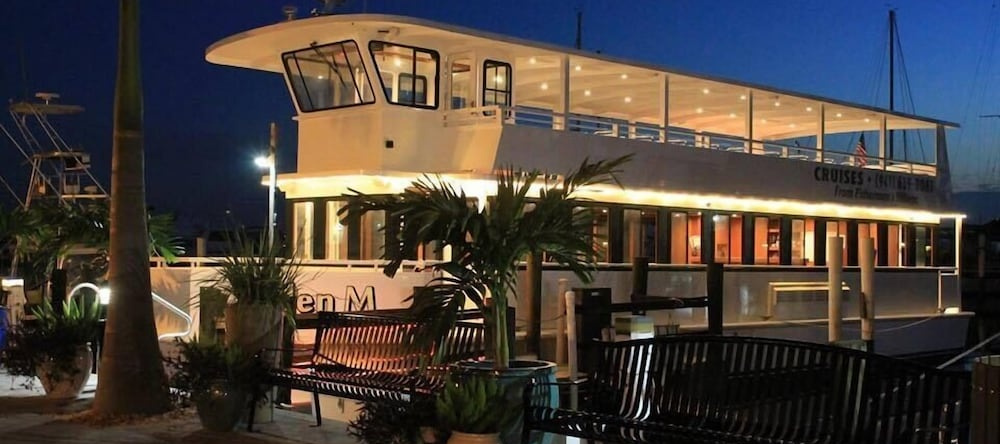 The Suites At Fishermen’s Village- 2 Bedroom Suites, Пунта Горда — фото 1