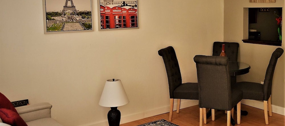 Urbana the Charming Well-lit two Bedrooms Apartment, 大福克斯 — 照片 1