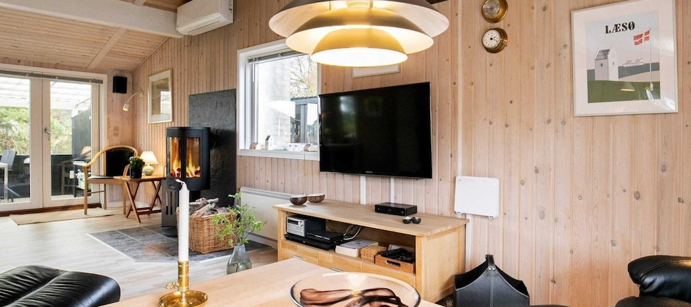 Cozy Holiday Home In Sã¦By Near Beach, Себю — фото 1