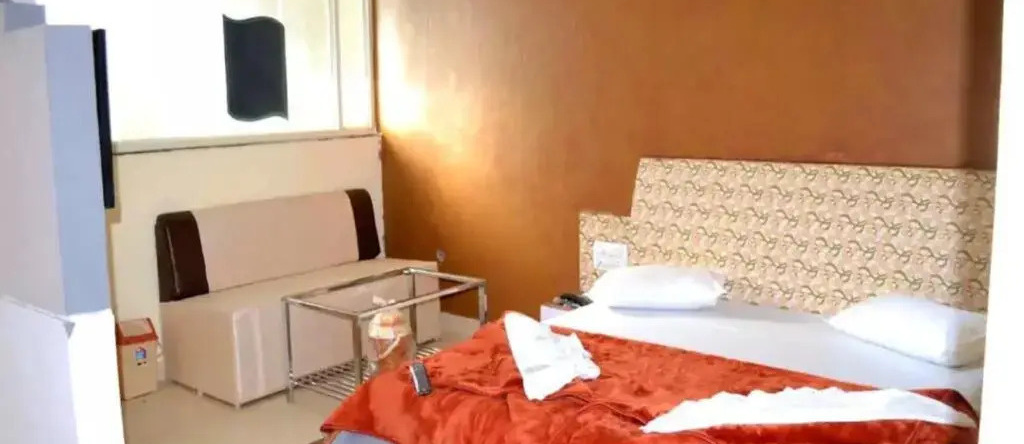 OYO 25100 Hotel Rock View, 帕奇马尔希 — 照片 1