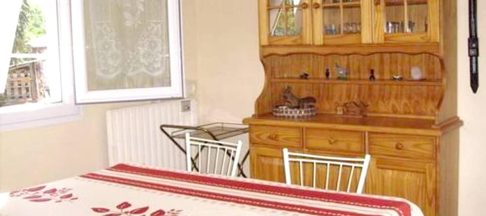 House With one Bedroom in Port-sainte-marie, With Wonderful Mountain View, Shared Pool and Furnished Balcony, 圣玛丽港 — 照片 1