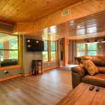 Rippling Waters Lodge 3 Bedroom Cabin by RedAwning, Whittier — photo 2