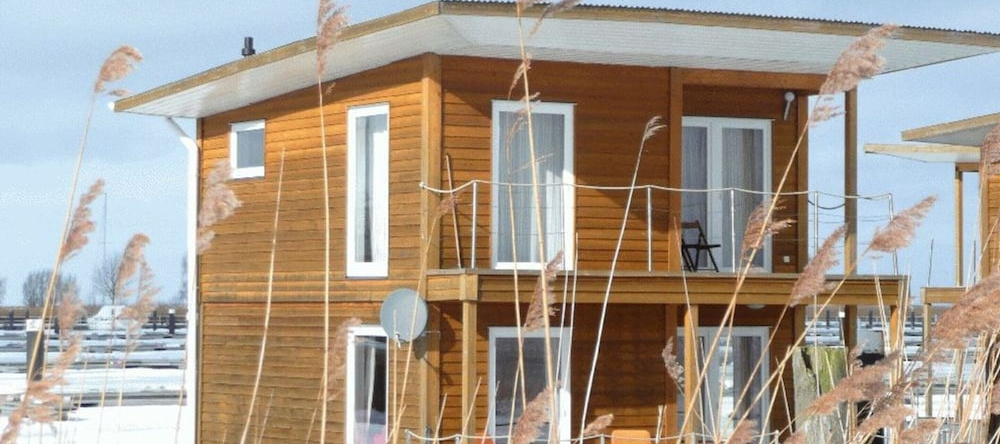 Hausboot in Kroeslin am Bodden, Freest — photo 1