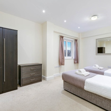 Luxury 3 Bedroom Apartment with Parking, Maidenhead — photo 5