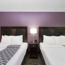 La Quinta Inn & Suites by Wyndham Blue Springs, 布鲁斯普林斯 — 照片 4