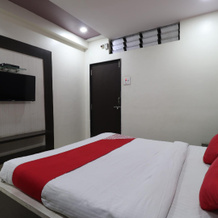 OYO 47855 Shri Sai Niwara Lodge, Dhule — photo 2
