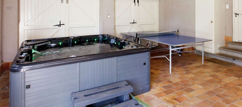 Vintage Mansion in Dochamps With Bubble Bath, Manhay — photo 1