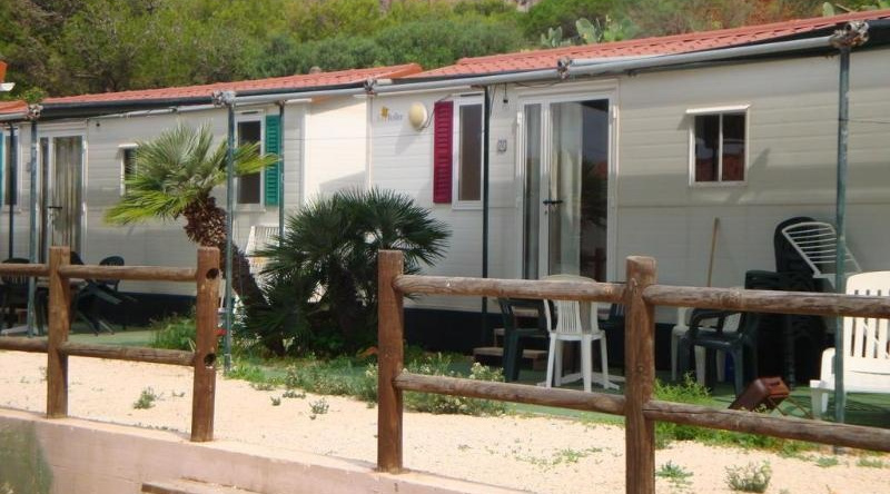 Happy Camp in El Bahira Camping Village, 圣维托洛卡波 — 照片 1