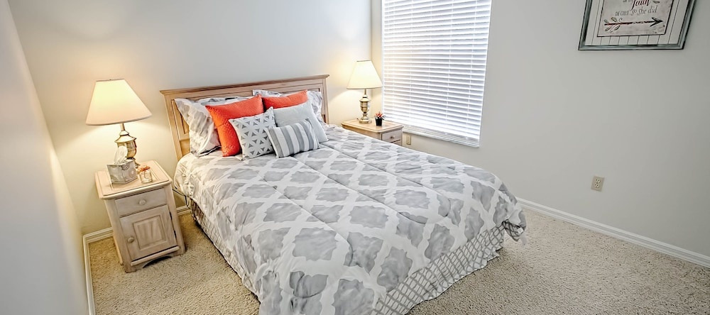 Nuevo Leon Lane Home 2 Bedroom by The VIR Group, The Villages — photo 1