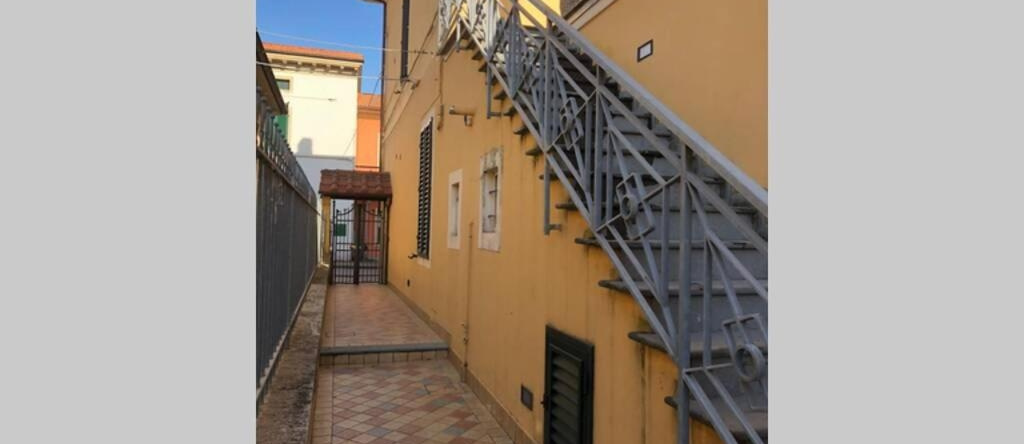 Bella casa vicino alla grotta giusti., 蒙苏马诺泰尔梅 — 照片 1