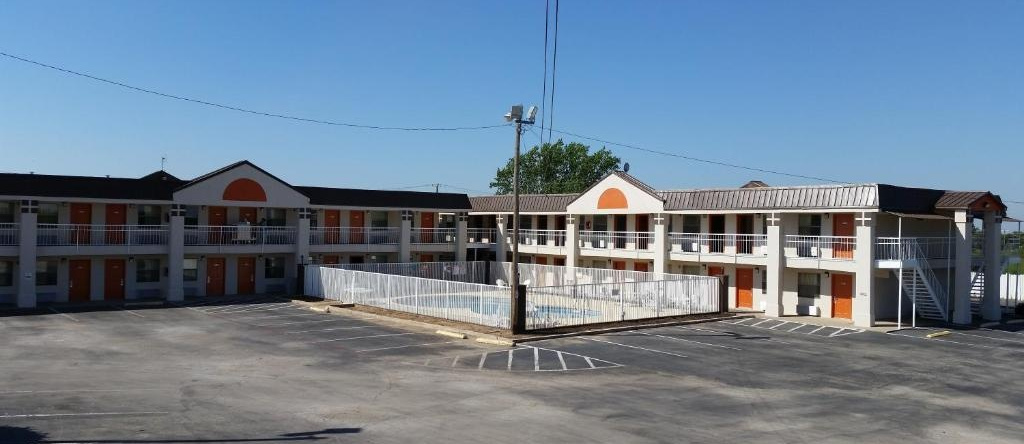Super 8 by Wyndham Wichita Falls, 威奇托福尔斯 — 照片 1