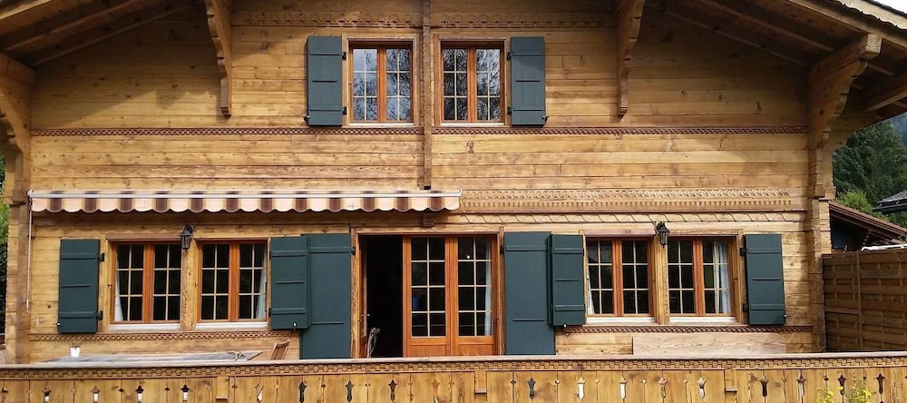 Sweet and Modern Chalet, 劳埃嫩 — 照片 1