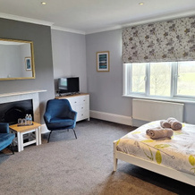 Room-Spacious Double Room With Lovely Vi, Cranleigh — фото 3