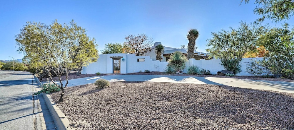 Las Cruces Home 'La Casa Blanca' W/ Courtyard, Лас-Крусес — фото 1