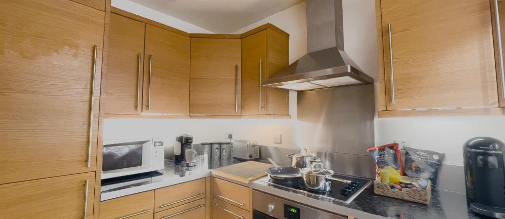 Spacious Contractor Flat For Large Groups - Private Parking By Tailored Apartments, Уолтем-Кросс — фото 1