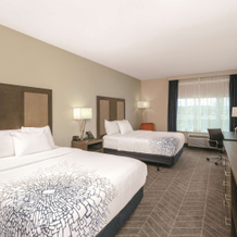 La Quinta Inn & Suites by Wyndham Opelika Auburn, Opelika — photo 5